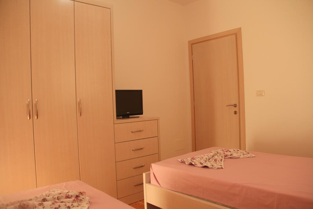 סרנדה Kristi Apartments מראה חיצוני תמונה